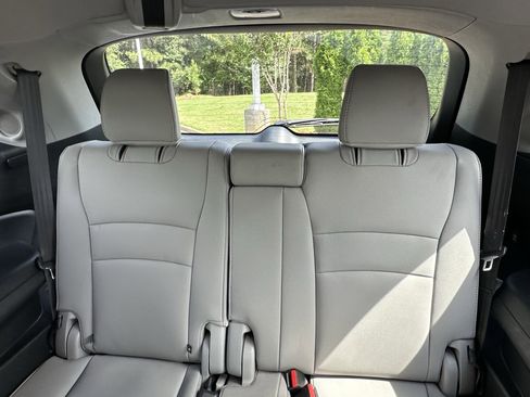 Used 2019 Honda Pilot Touring image 11