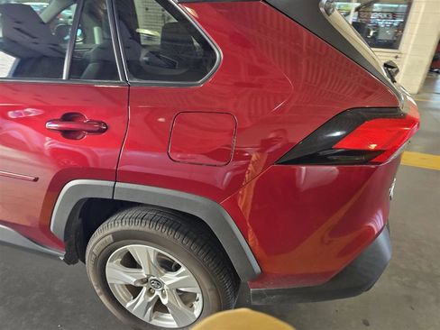 Used 2020 Toyota RAV4 XLE image 6