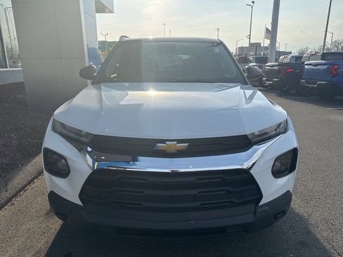 Used 2021 Chevrolet TrailBlazer L FWD image 2