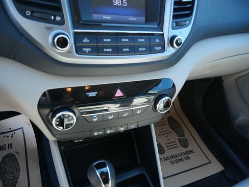 Used 2017 Hyundai Tucson SE image 14