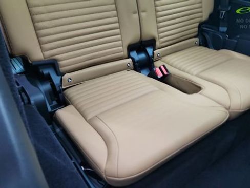 Used 2023 Land Rover Discovery HSE R-Dynamic AWD/4WD image 30