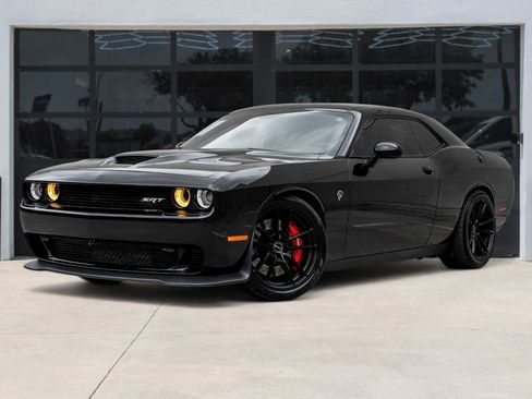 Used 2016 Dodge Challenger SRT Hellcat RWD image 1