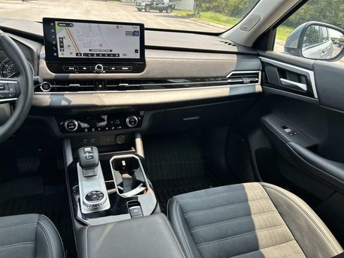 Used 2025 Mitsubishi Outlander SE FWD image 24