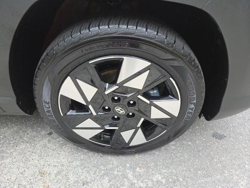 Used 2025 Hyundai Kona SEL FWD image 11