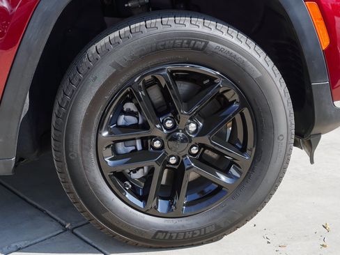 Used 2023 Jeep Grand Cherokee L Laredo AWD/4WD image 10