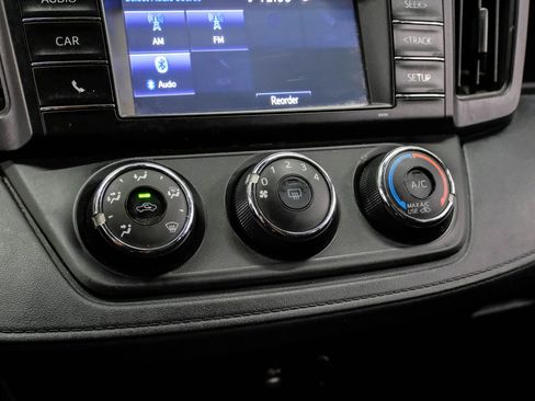 Used 2017 Toyota RAV4 LE FWD image 23