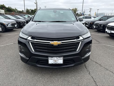 Used 2023 Chevrolet Traverse LS image 3