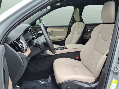 Certified 2026 Volvo XC90 B6 Plus AWD/4WD image 17