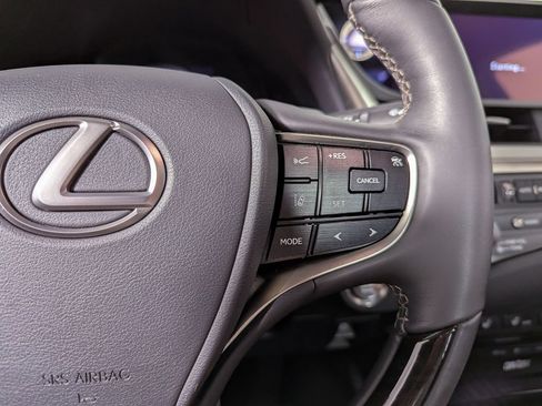Used 2019 Lexus ES 350 Ultra Luxury w/ Accessory Package FWD image 32