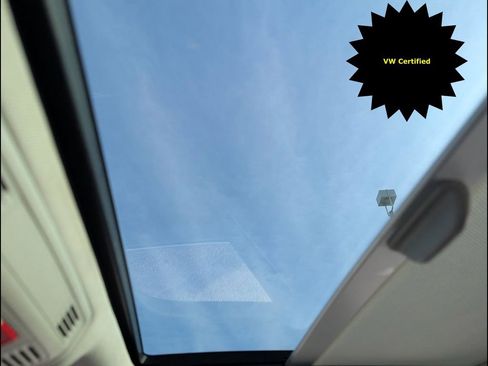 Certified 2025 Volkswagen Jetta SE w/ Sunroof Package image 20