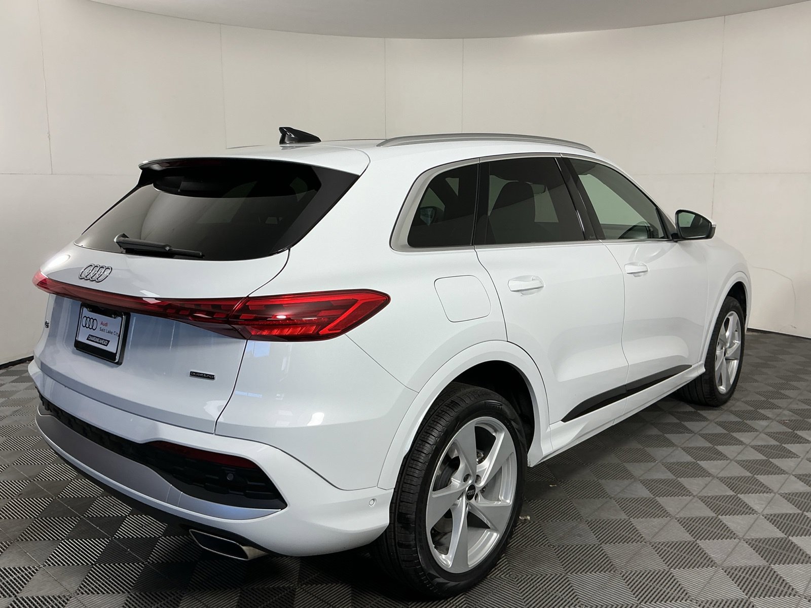 Used 2025 Audi Q5 Premium Plus w/ Premium Plus AWD/4WD image 8