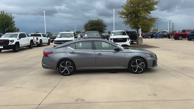 Used 2024 Nissan Altima 2.5 SR FWD image 9