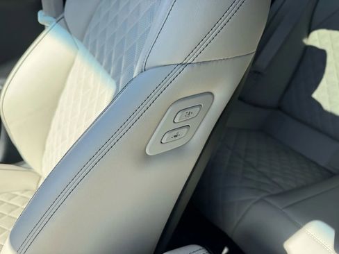 Used 2022 Genesis G70 3.3T image 25