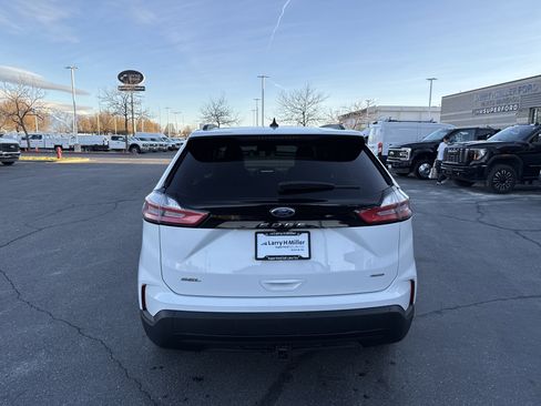 Used 2022 Ford Edge SEL w/ Sport Appearance Package image 4
