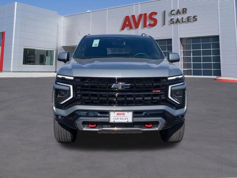 Used 2025 Chevrolet Suburban Z71 image 2