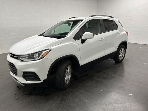 Used 2022 Chevrolet Trax LT w/ LT Convenience Package image 4