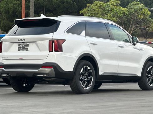 New 2026 Kia Sorento S image 4