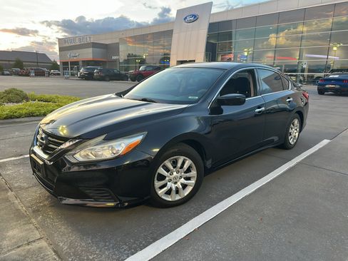 Used 2017 Nissan Altima 2.5 S w/ Power Driver Seat Package FWD image 1
