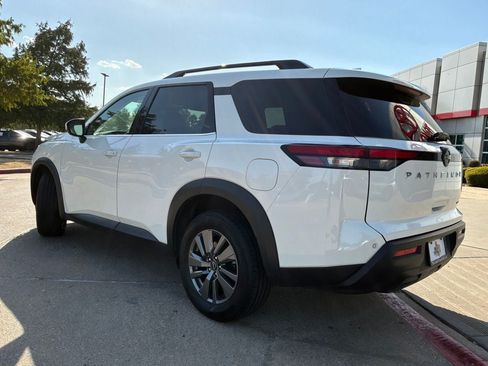 Used 2025 Nissan Pathfinder SV AWD/4WD image 8