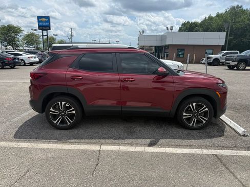 Used 2024 Chevrolet TrailBlazer LT w/ LT Cold Weather Package FWD image 5