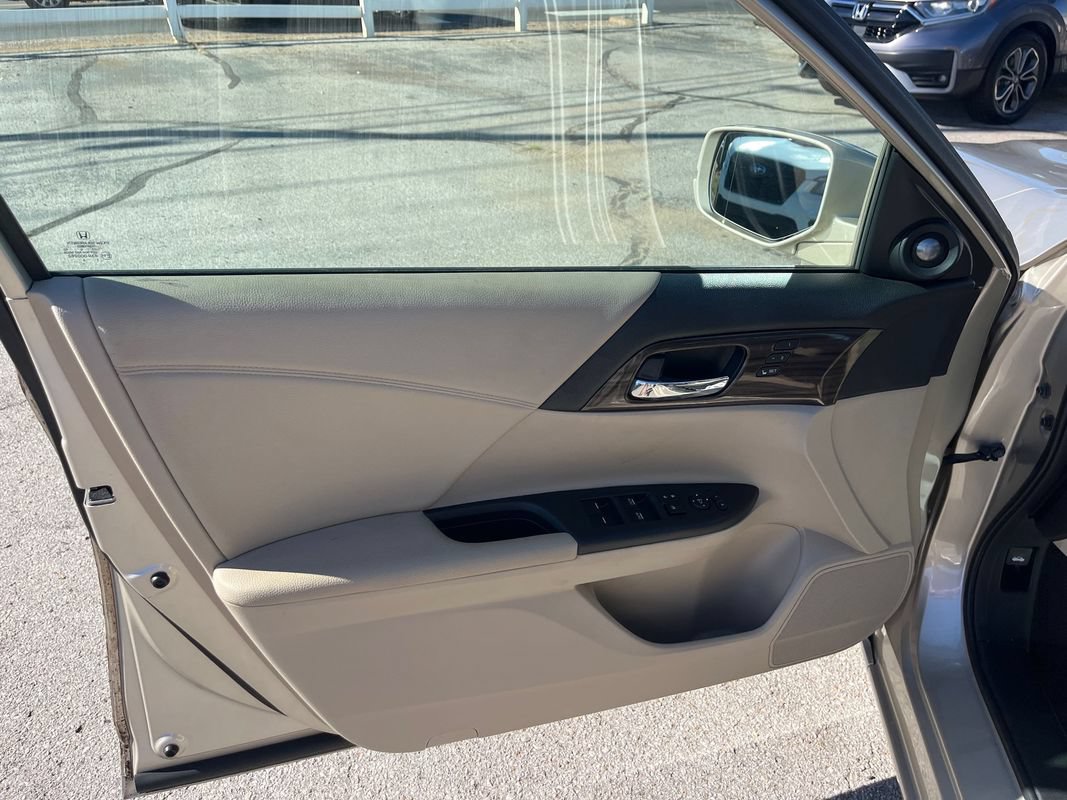 Used 2016 Honda Accord EX-L image 9