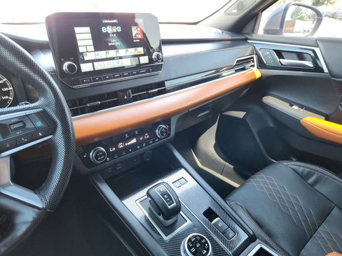 Used 2023 Mitsubishi Outlander 4WD Plug-In Hybrid image 15