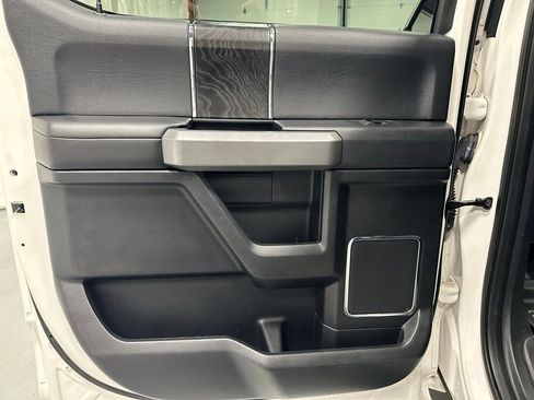 Used 2018 Ford F150 Platinum w/ Equipment Group 701A Luxury image 39