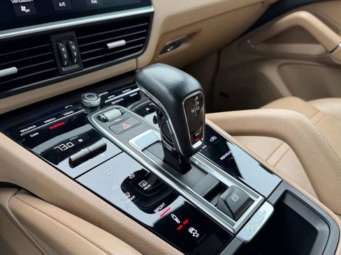 Used 2019 Porsche Cayenne S w/ Premium Plus Package AWD/4WD image 47