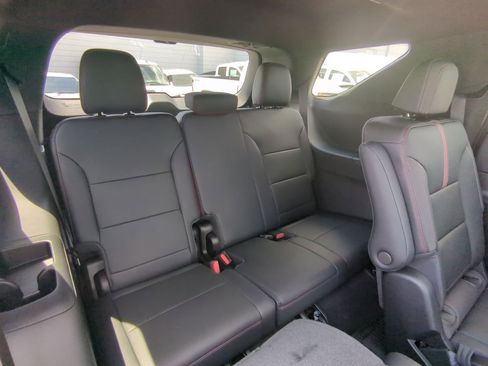 New 2026 Chevrolet Traverse RS w/ LPO, Floor Liner Package FWD image 29