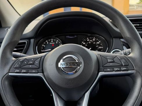 Used 2017 Nissan Rogue Sport SV image 21