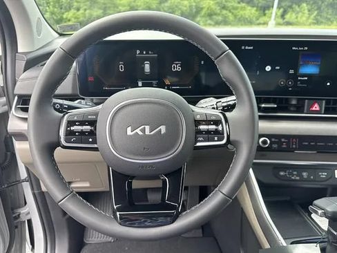 New 2026 Kia Carnival EX FWD image 9