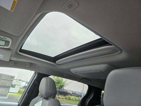 Certified 2026 Toyota Sienna XLE FWD image 18