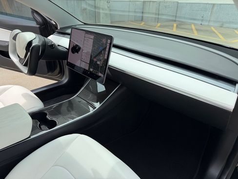 Used 2018 Tesla Model 3 AWD/4WD image 24