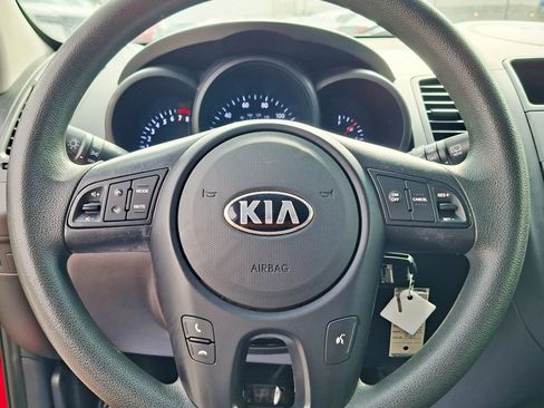 Used 2013 Kia Soul FWD image 16