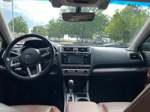 Used 2017 Subaru Outback 3.6R Touring AWD/4WD image 18