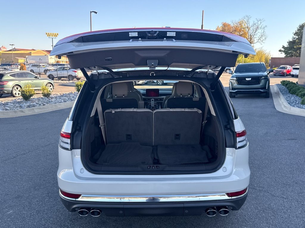 Used 2023 Lincoln Aviator Reserve w/ Equipment Group 201A AWD/4WD image 7