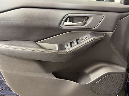Used 2024 Nissan Rogue SV FWD image 11
