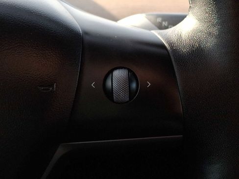 Used 2022 Tesla Model Y Performance image 21