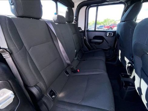 Used 2023 Jeep Gladiator Sport AWD/4WD image 29