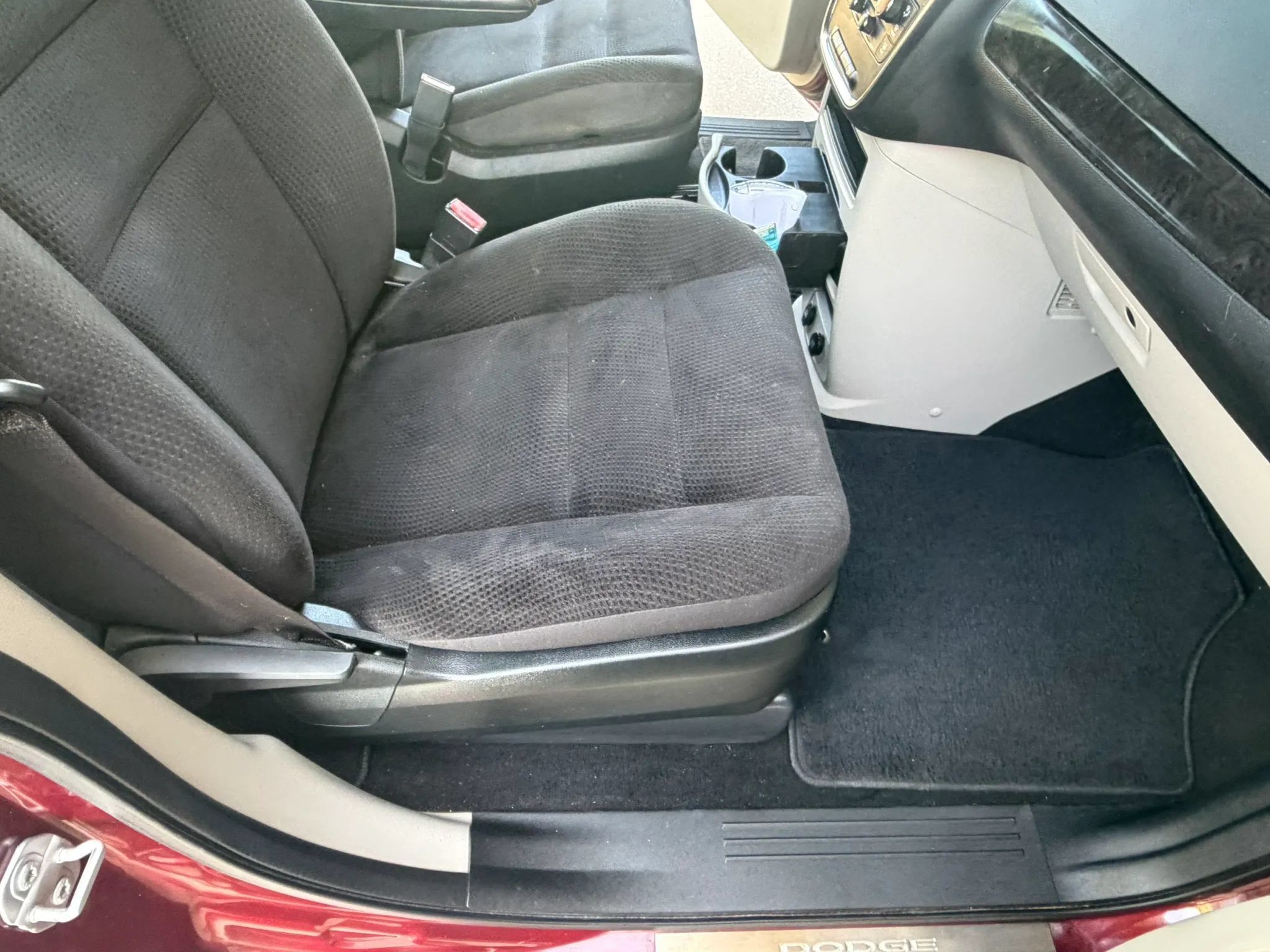 Used 2019 Dodge Grand Caravan SE FWD image 12