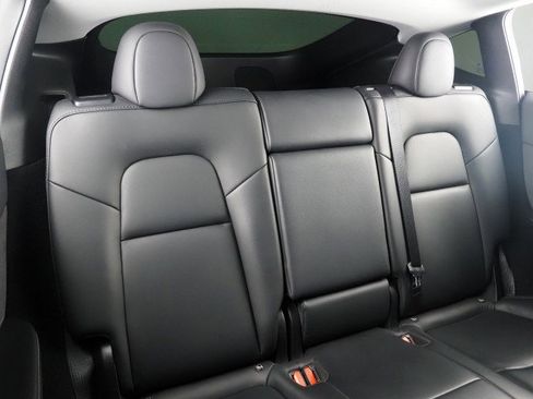 Used 2024 Tesla Model Y Long Range image 17