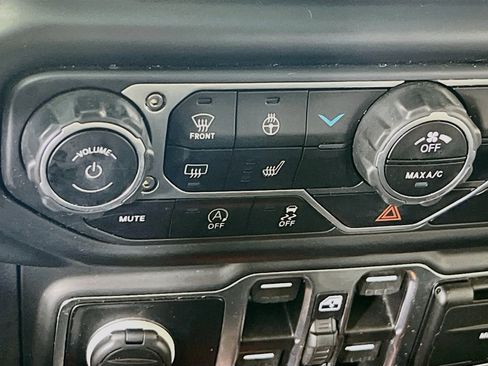 Used 2023 Jeep Gladiator Sport AWD/4WD image 19