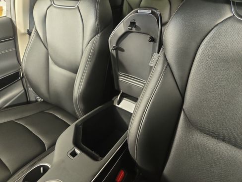 Used 2025 Genesis GV70 2.5T image 28