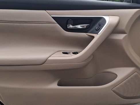 Used 2016 Nissan Altima 2.5 SL w/ 2.5 Technology Package FWD image 12