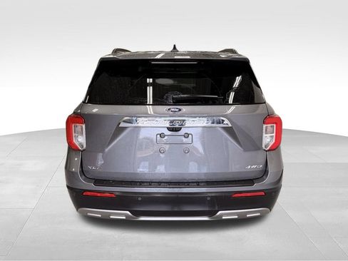 Used 2023 Ford Explorer XLT w/ Equipment Group 202A AWD/4WD image 4