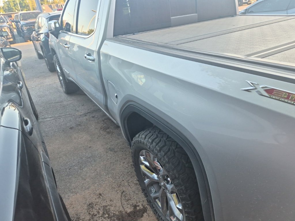 Used 2022 GMC Sierra 1500 SLT w/ SLT Premium Plus Package AWD/4WD image 16