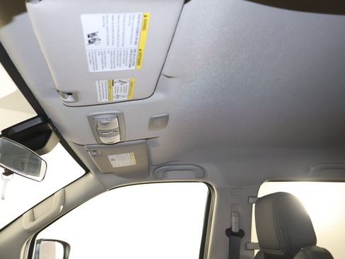 Used 2024 Nissan Frontier SV image 42