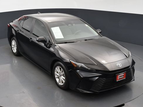 Used 2025 Toyota Camry LE FWD image 23