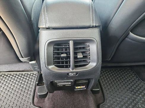 Used 2019 Jeep Cherokee Latitude Plus w/ Comfort/Convenience Group image 17