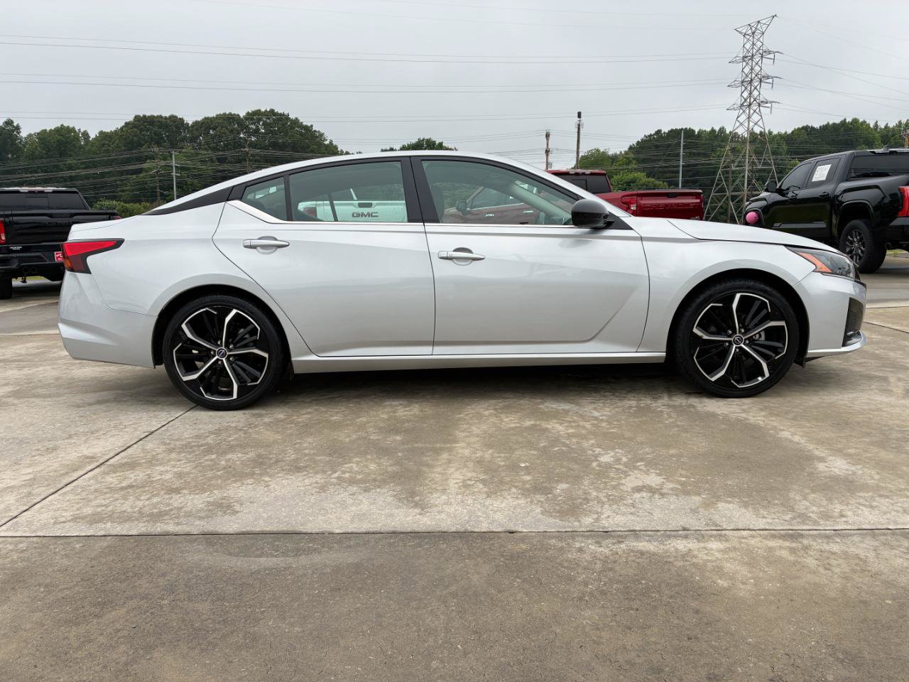 Used 2024 Nissan Altima 2.5 SR FWD image 5